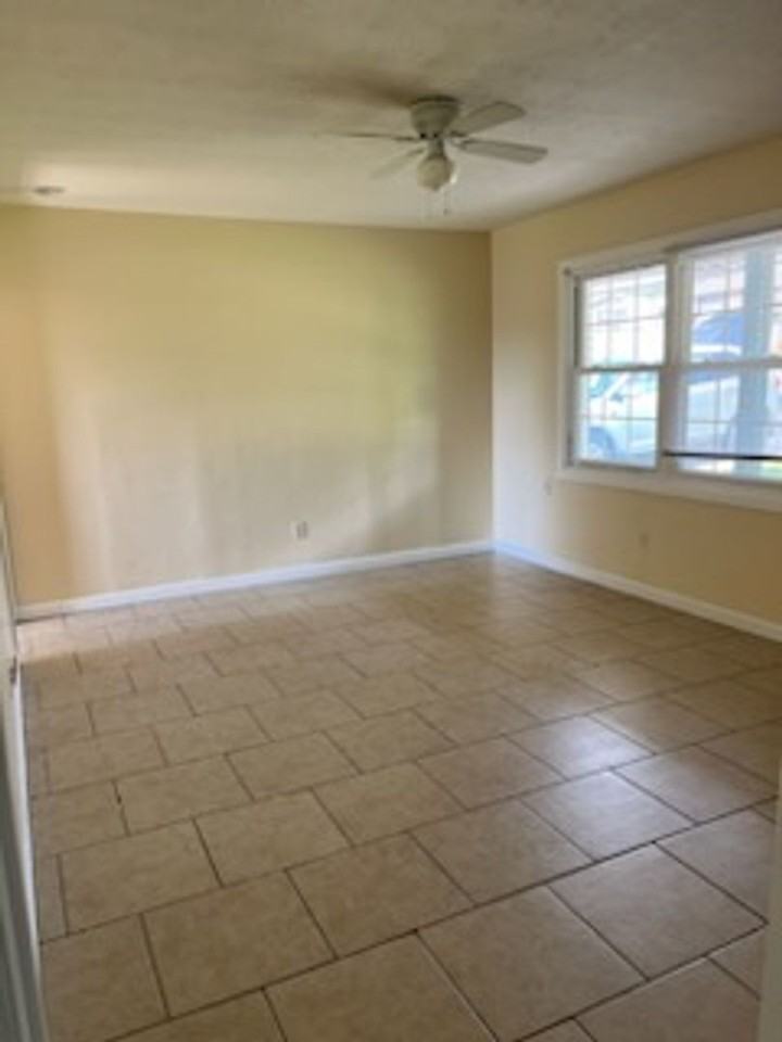 419 Mount Pleasant Dr - Photo 6 of 10