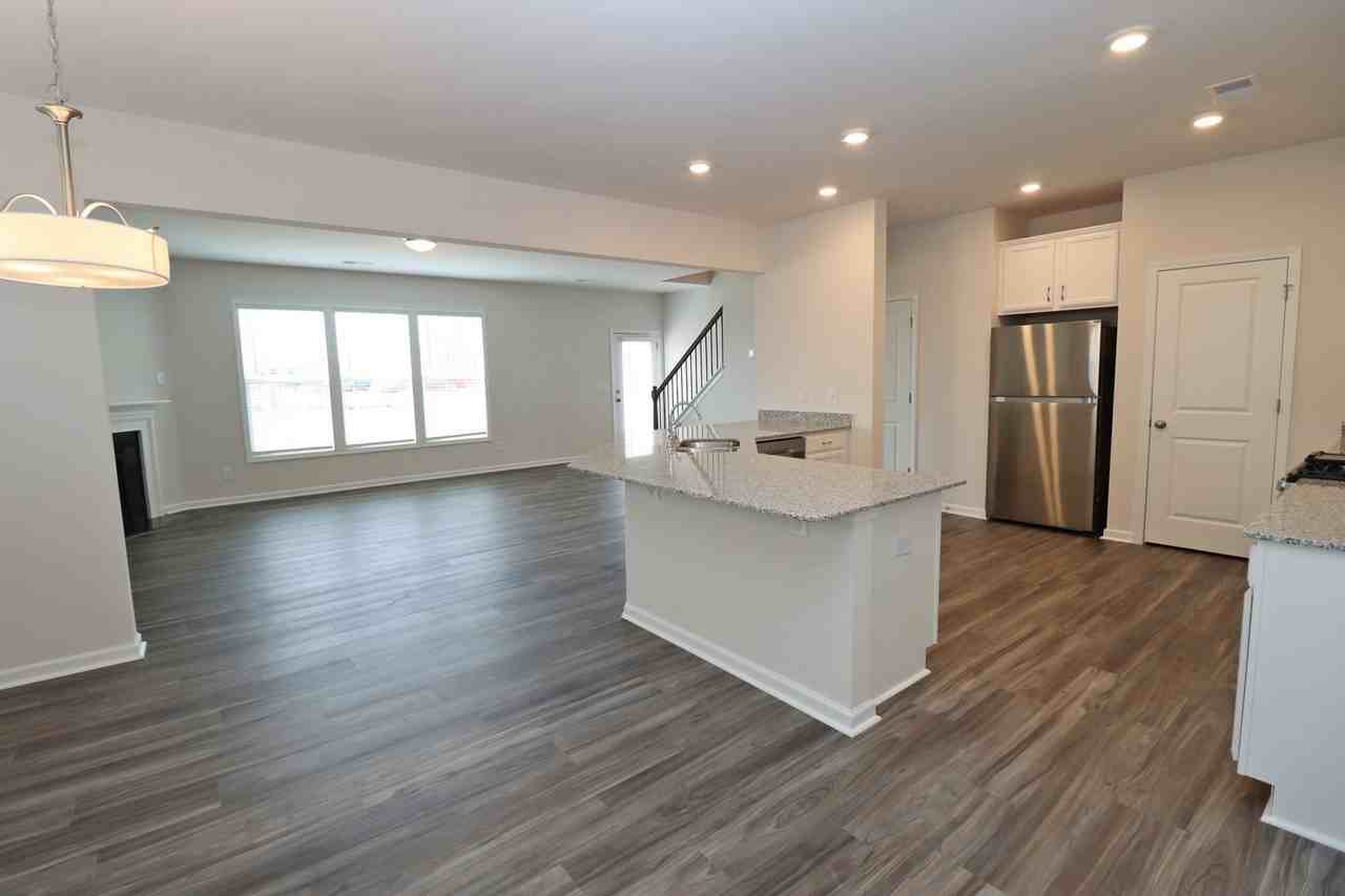 925 N Sage Drop Rd - Photo 3 of 39