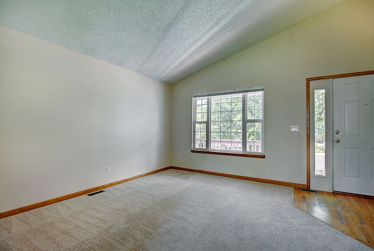 12540 Beach St - Photo 4 of 30