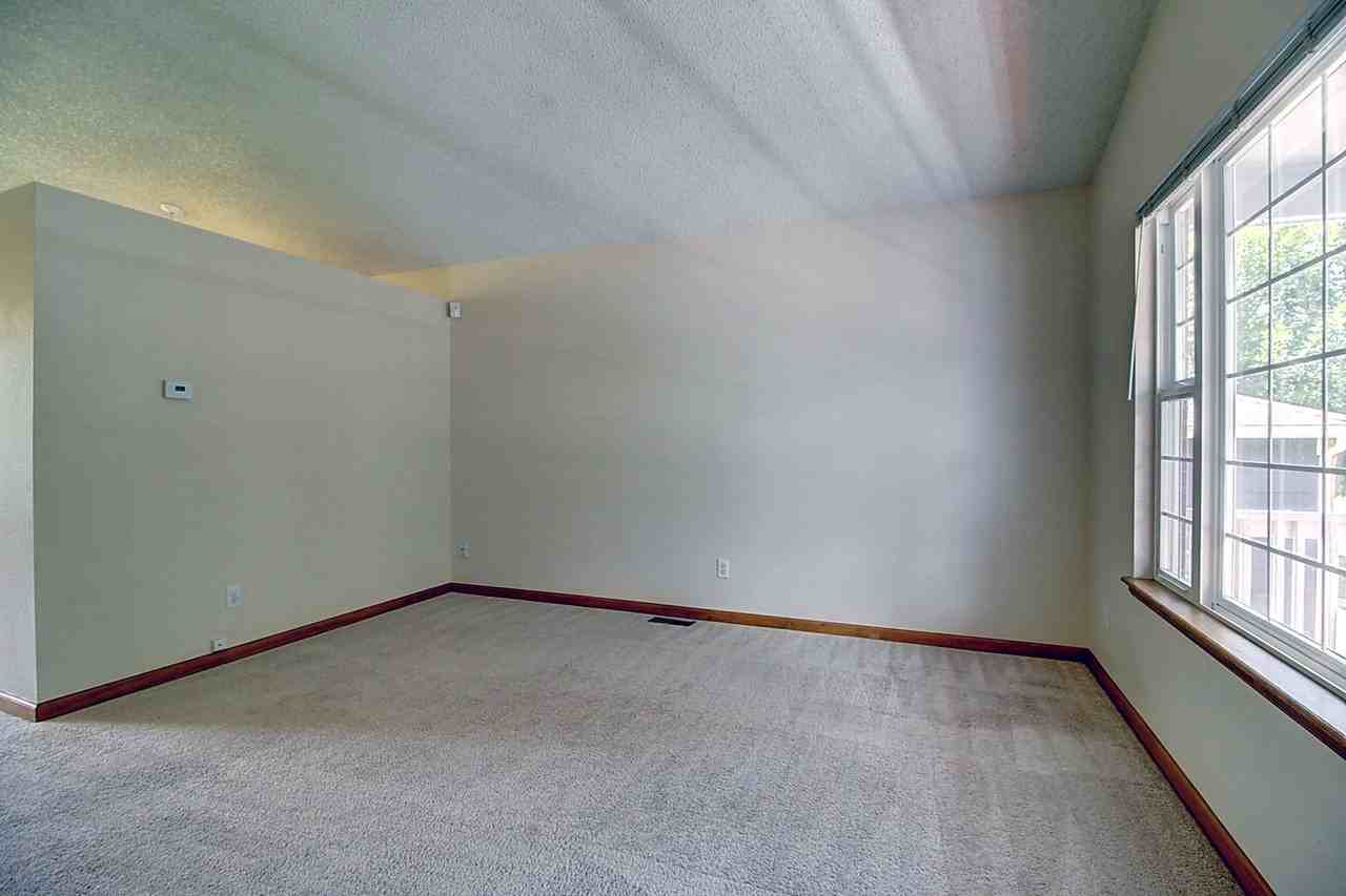 12540 Beach St - Photo 5 of 30