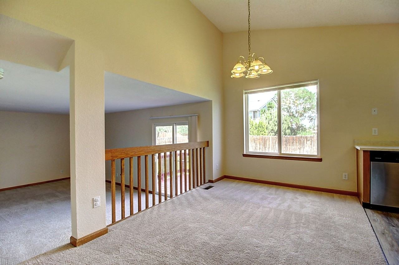 12540 Beach St - Photo 7 of 30