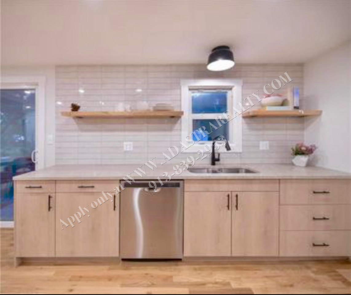 6410 Lowell Ave - Photo 5 of 16