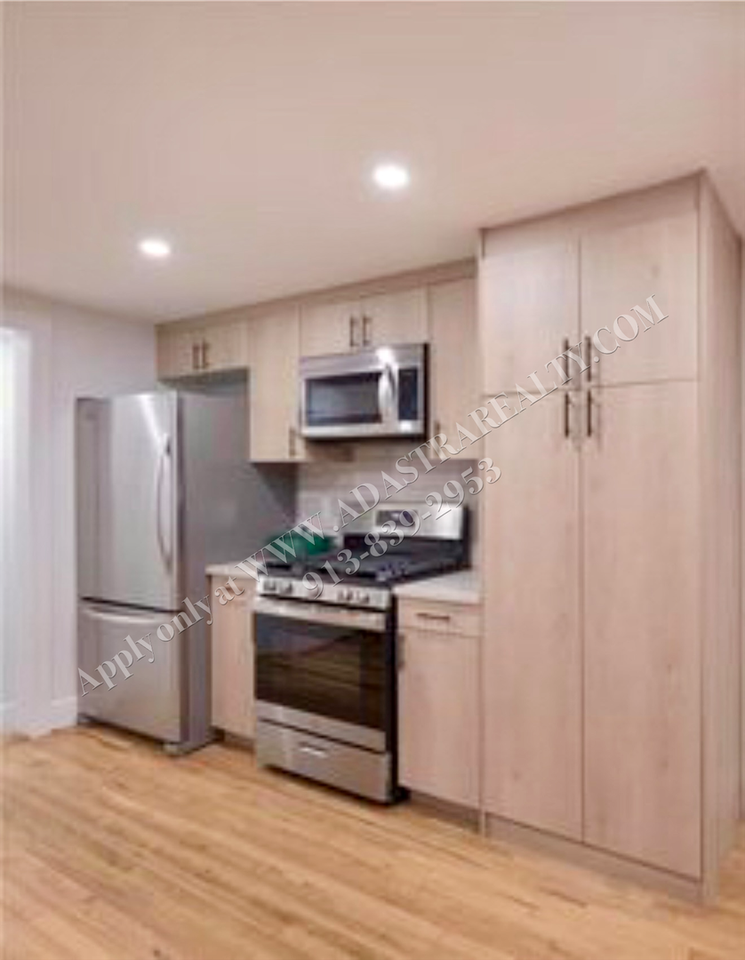 6410 Lowell Ave - Photo 6 of 16