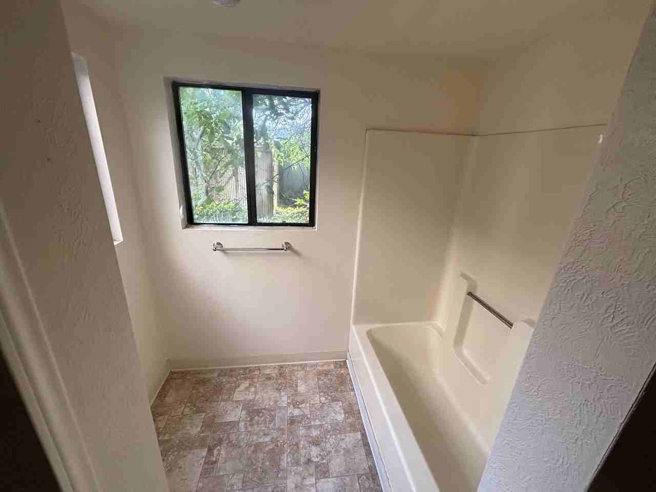 210 S Railroad Ave - Photo 2 of 8