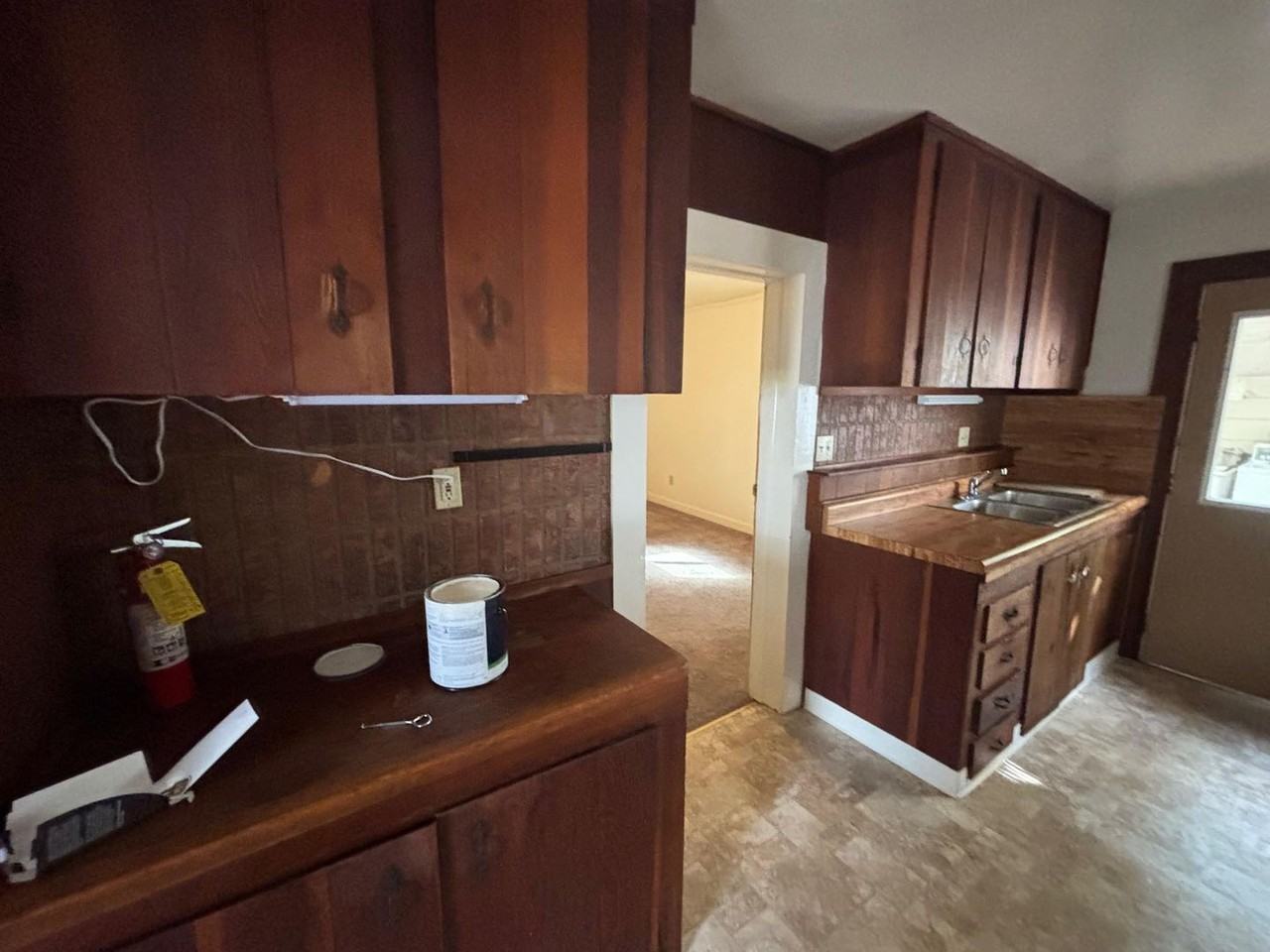 210 S Railroad Ave - Photo 5 of 8