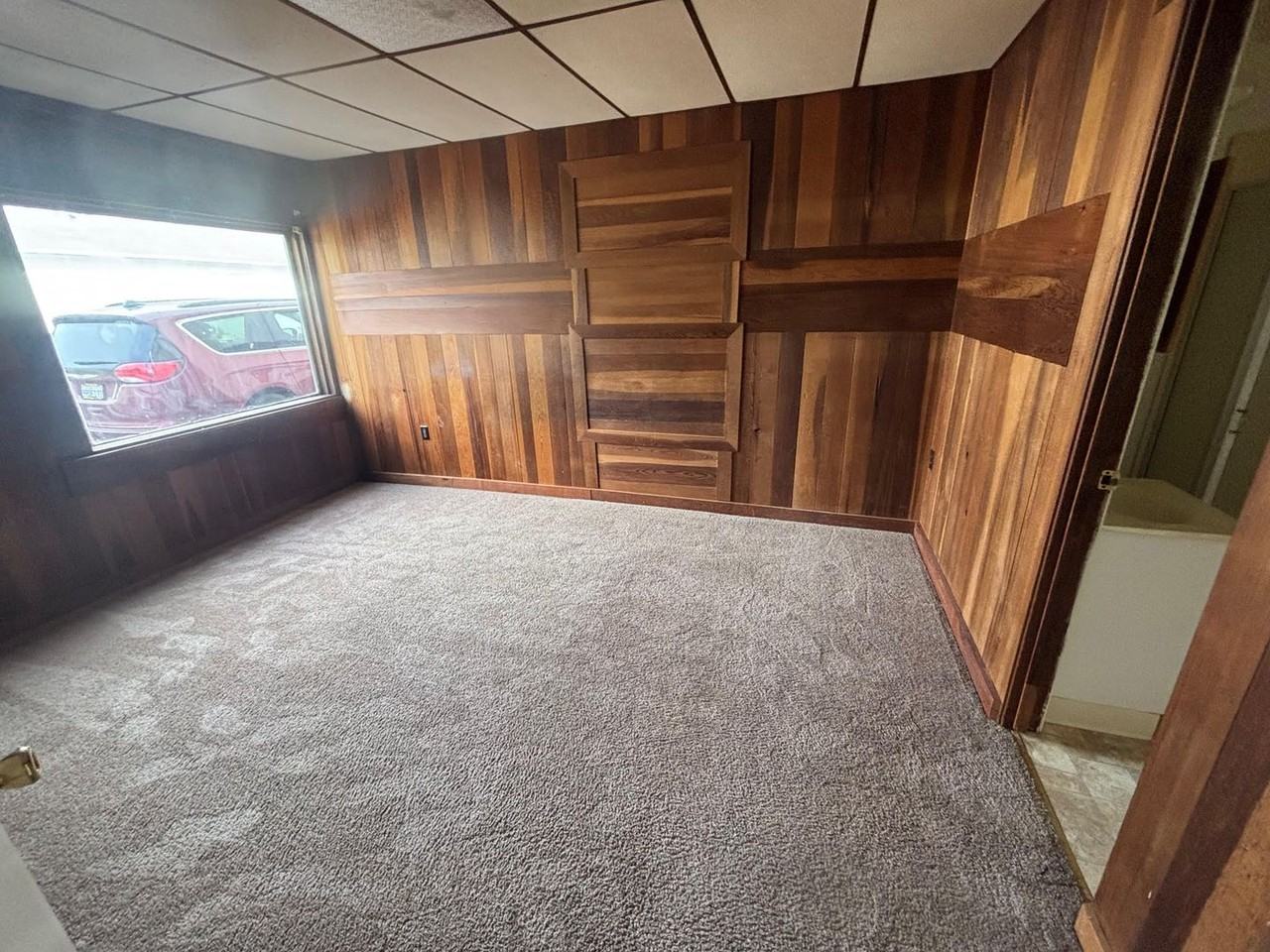 210 S Railroad Ave - Photo 7 of 8
