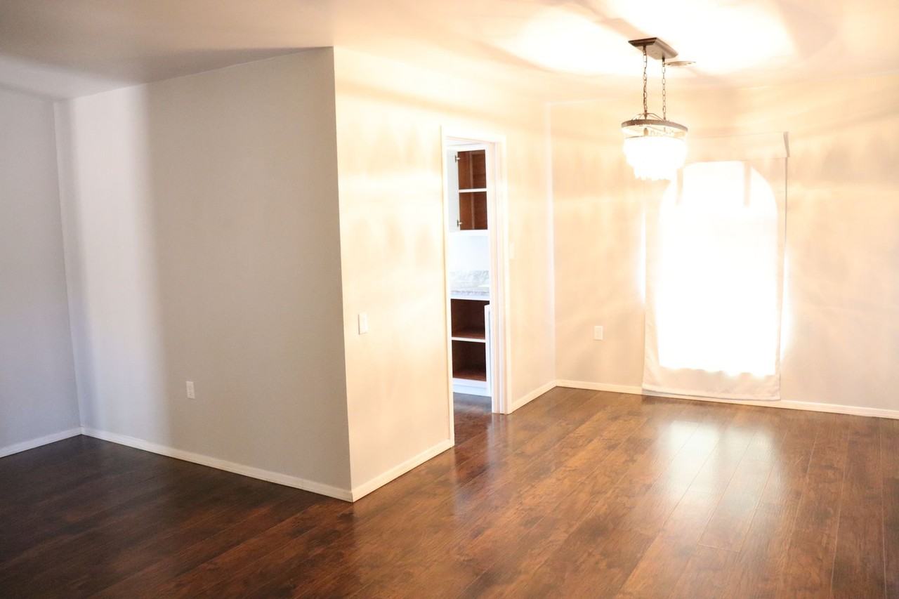 4365 Queens Way - Photo 6 of 20