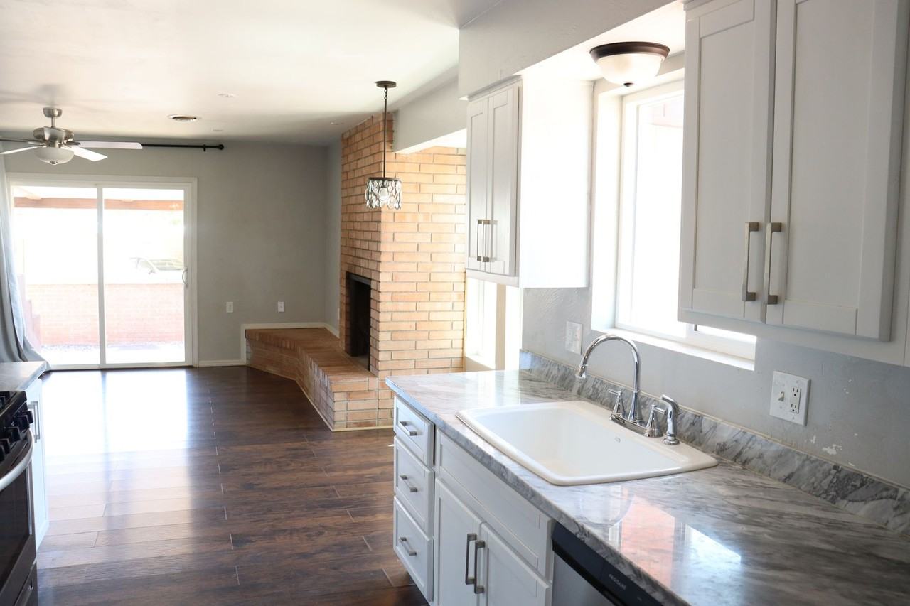 4365 Queens Way - Photo 7 of 20