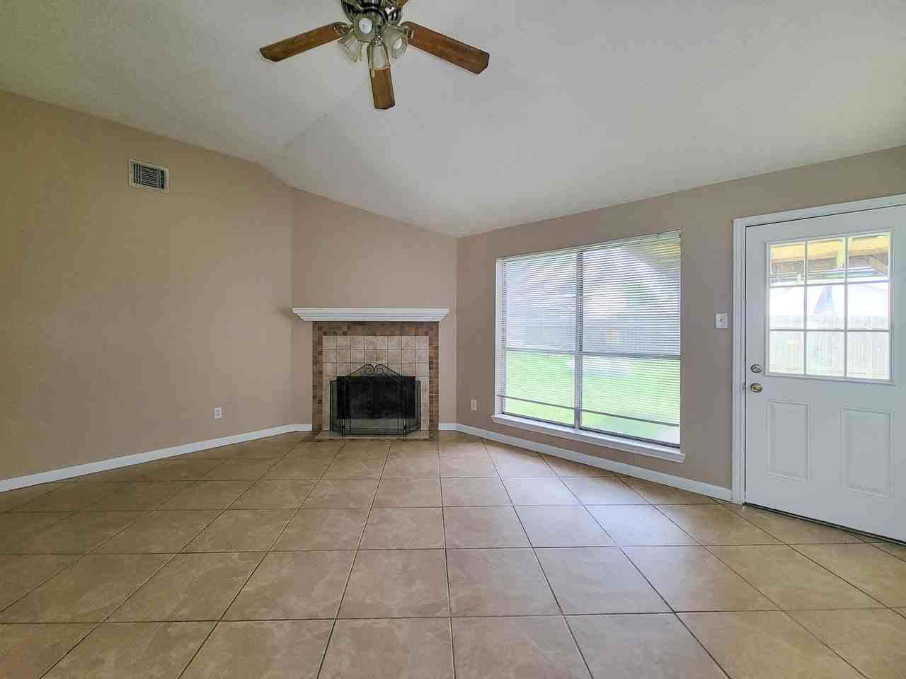 29002 Sedgefield St - Photo 3 of 34