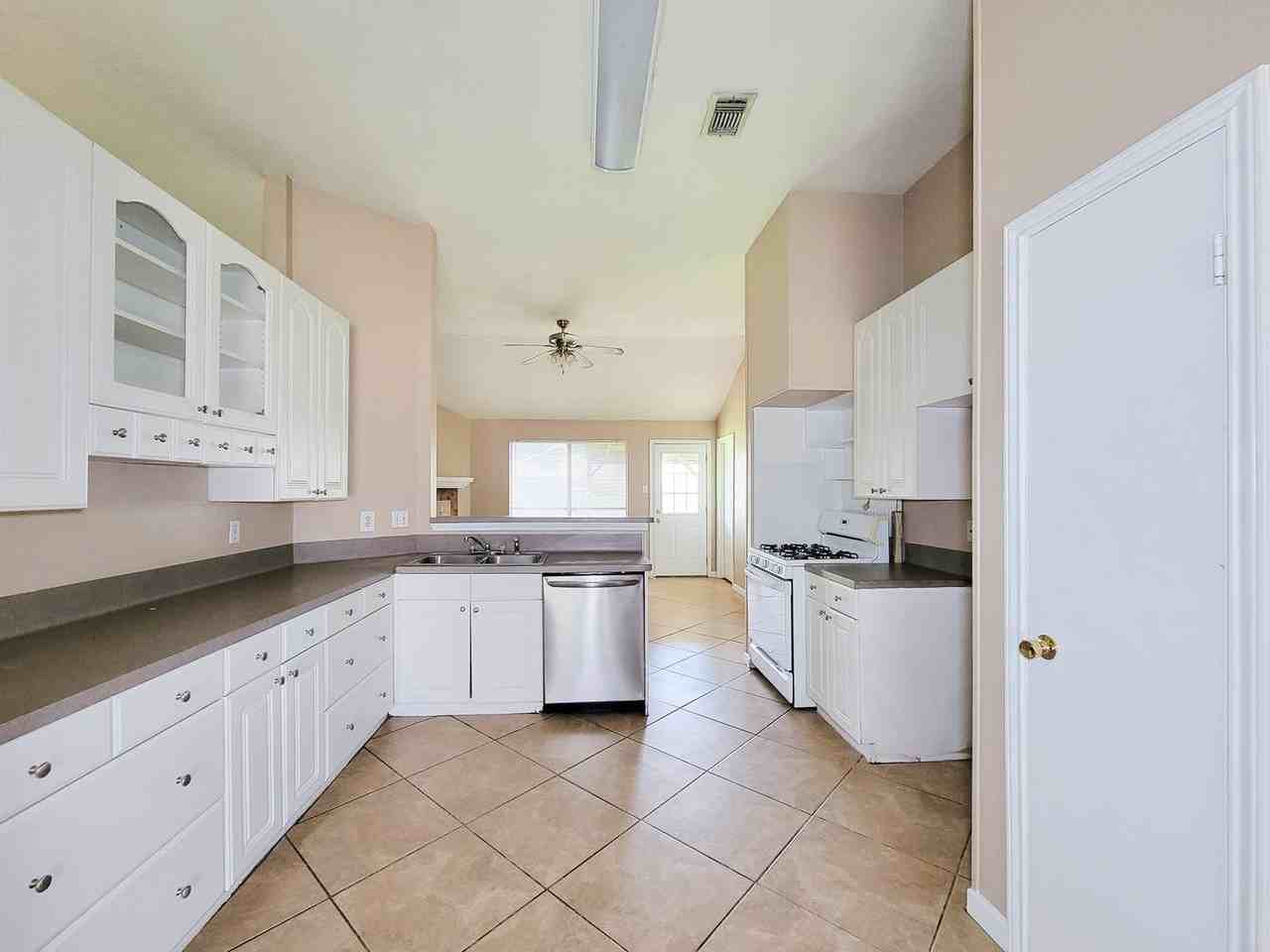 29002 Sedgefield St - Photo 4 of 34