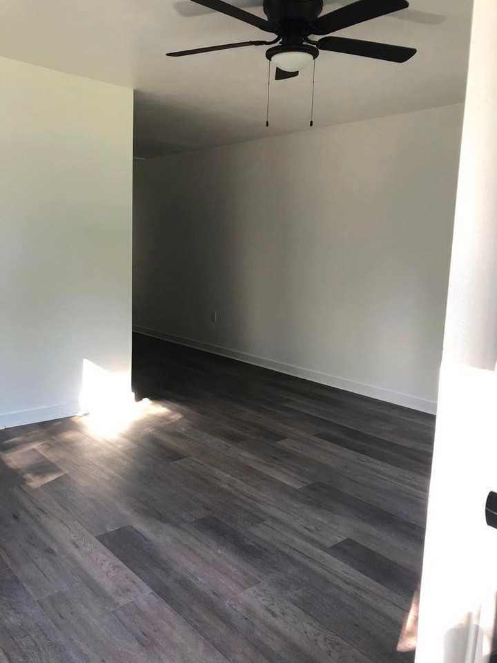904 S Pine St #1 - Photo 2 of 9