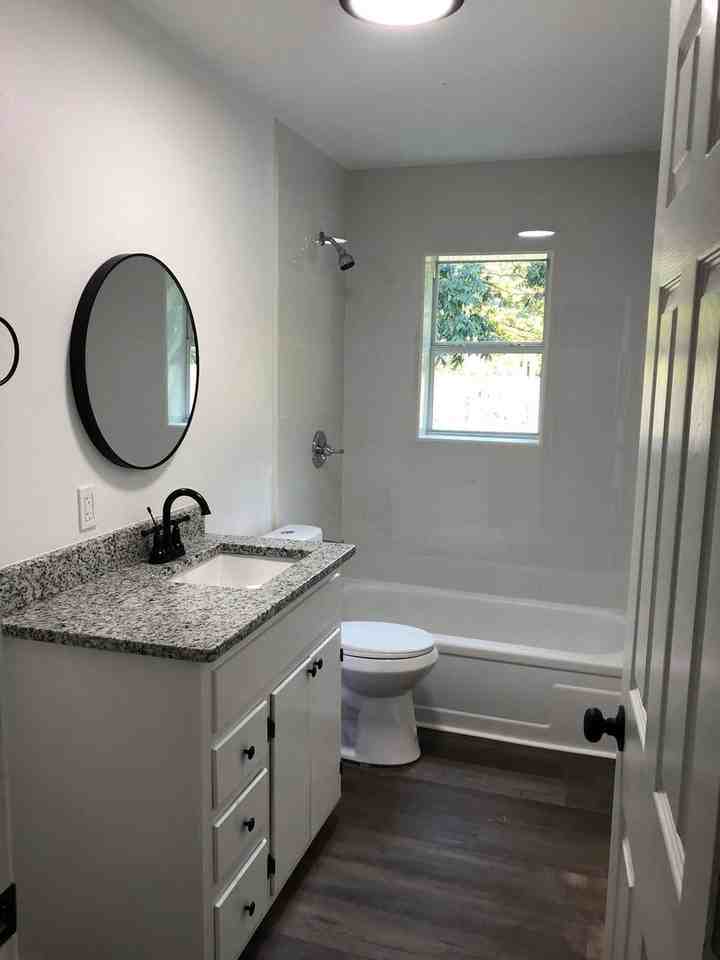 904 S Pine St #1 - Photo 3 of 9