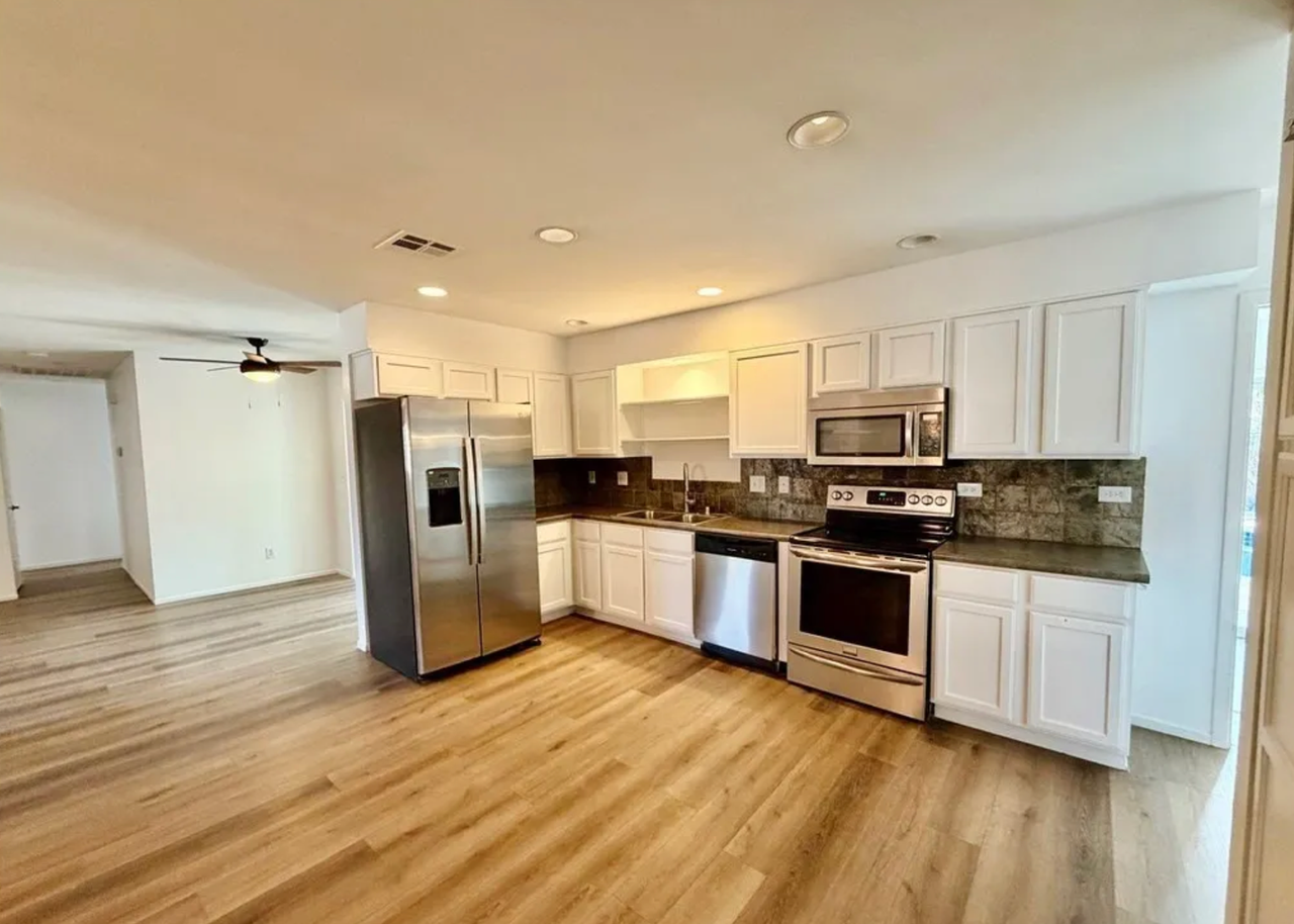 2107 Frontier Ave - Photo 3 of 20
