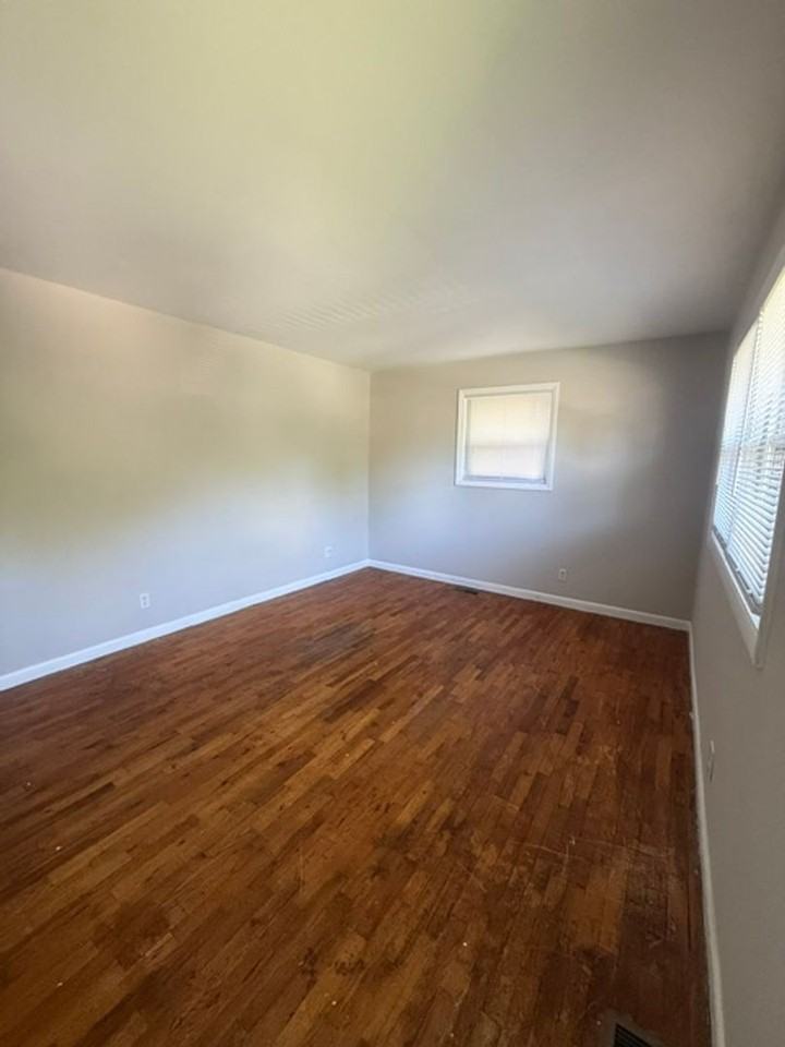 1205 Vance St - Photo 2 of 10
