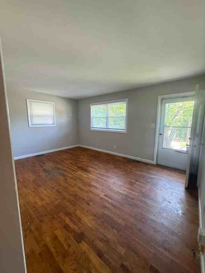 1205 Vance St - Photo 3 of 10