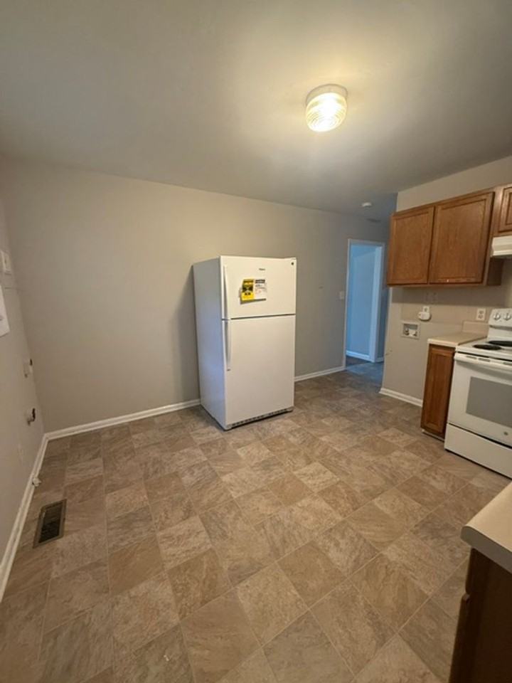 1205 Vance St - Photo 4 of 10
