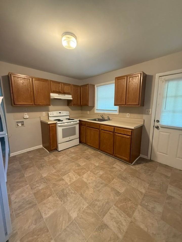 1205 Vance St - Photo 5 of 10