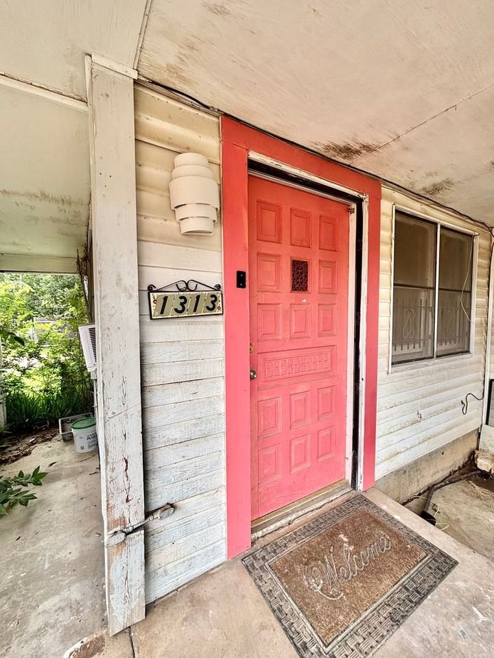 1313 Guadalupe St - Photo 3 of 3