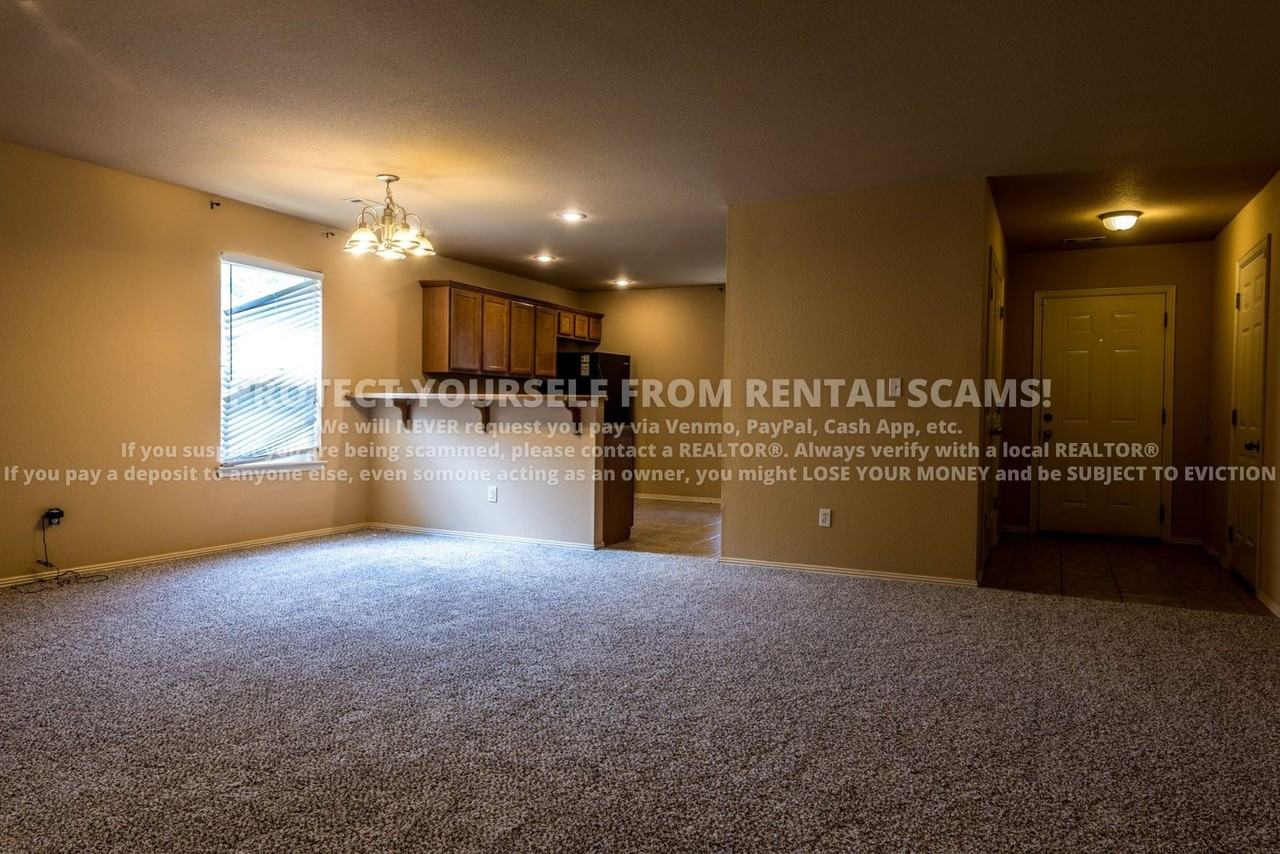 4334 W Pecan St - Photo 5 of 14