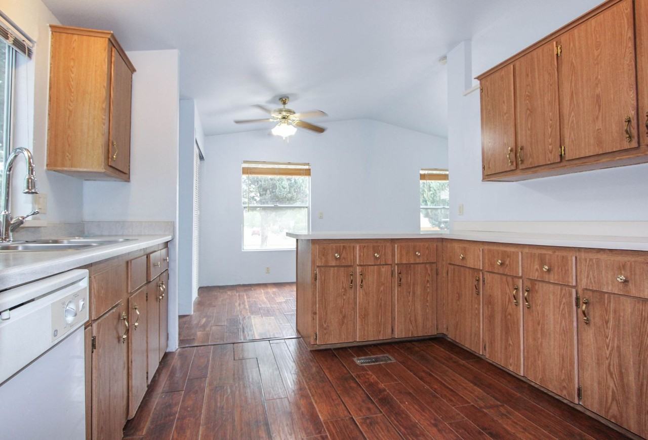 1401 Union Ln - Photo 6 of 16