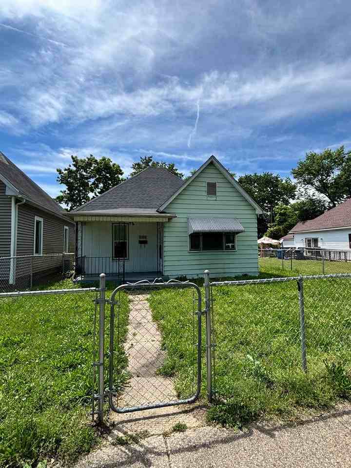 2034 N 21st St - Photo 2 of 11