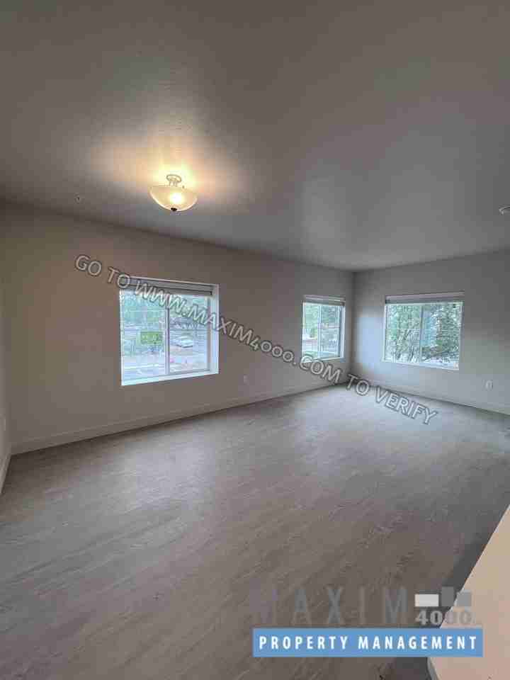 940 GRAND AVENUE - Photo 3 of 10