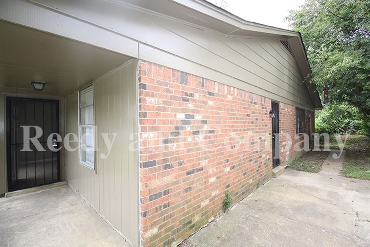 3385 Barbwood Dr - Photo 2 of 18