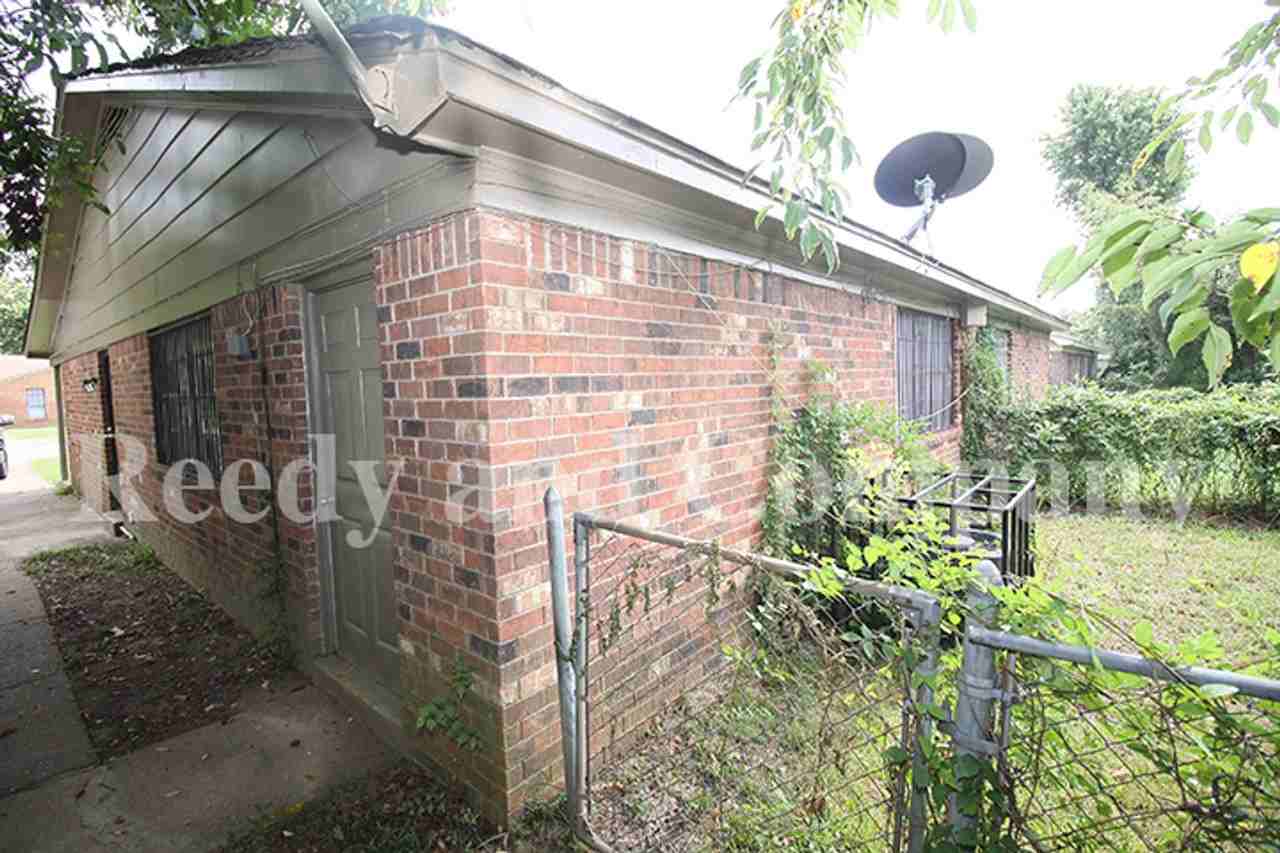 3385 Barbwood Dr - Photo 3 of 18