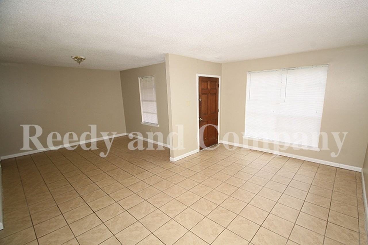 3385 Barbwood Dr - Photo 5 of 18