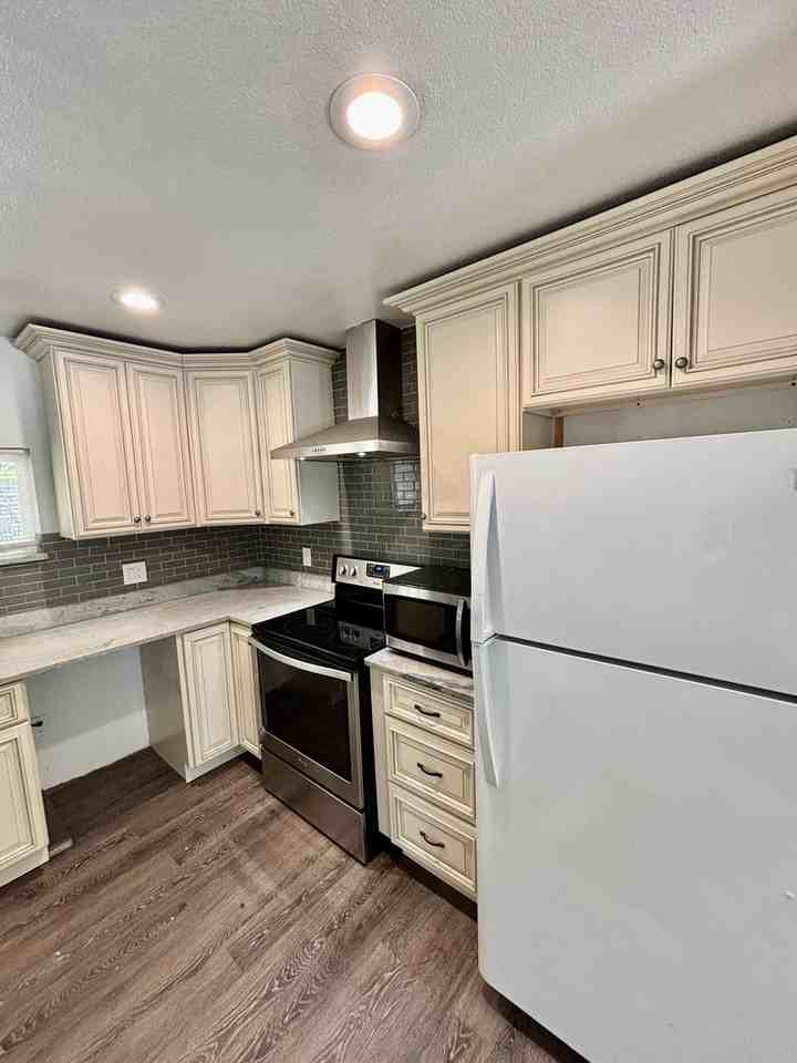 1934 Kenton St - Photo 4 of 16