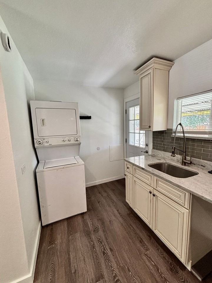 1934 Kenton St - Photo 5 of 16