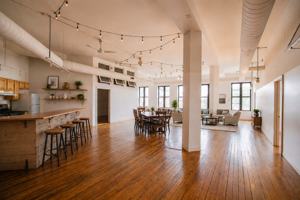 featured image of 1272 N Milwaukee Ave