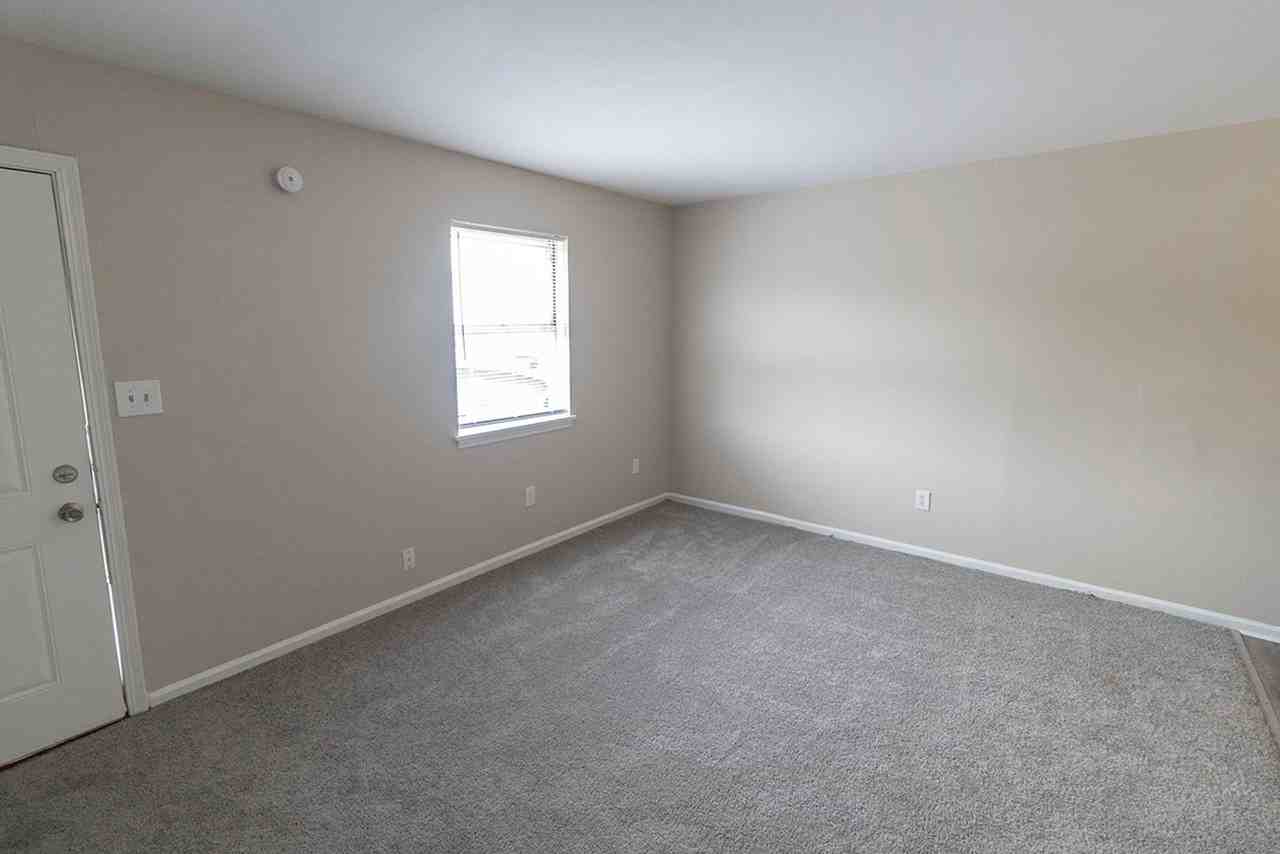 708 W Cunningham Dr #2 - Photo 3 of 14