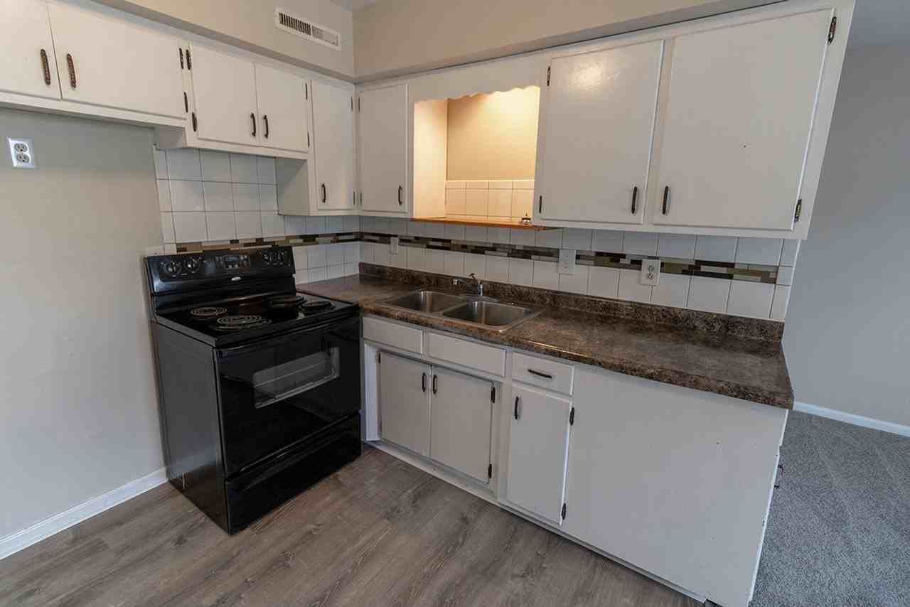 708 W Cunningham Dr #2 - Photo 6 of 14