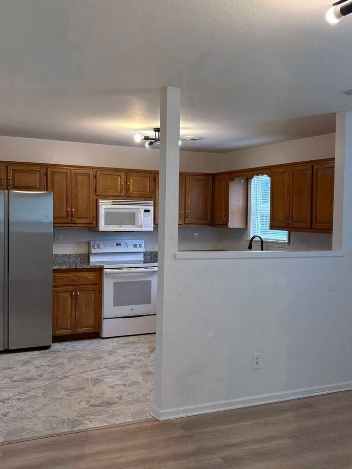 317 Woods St - Photo 5 of 31