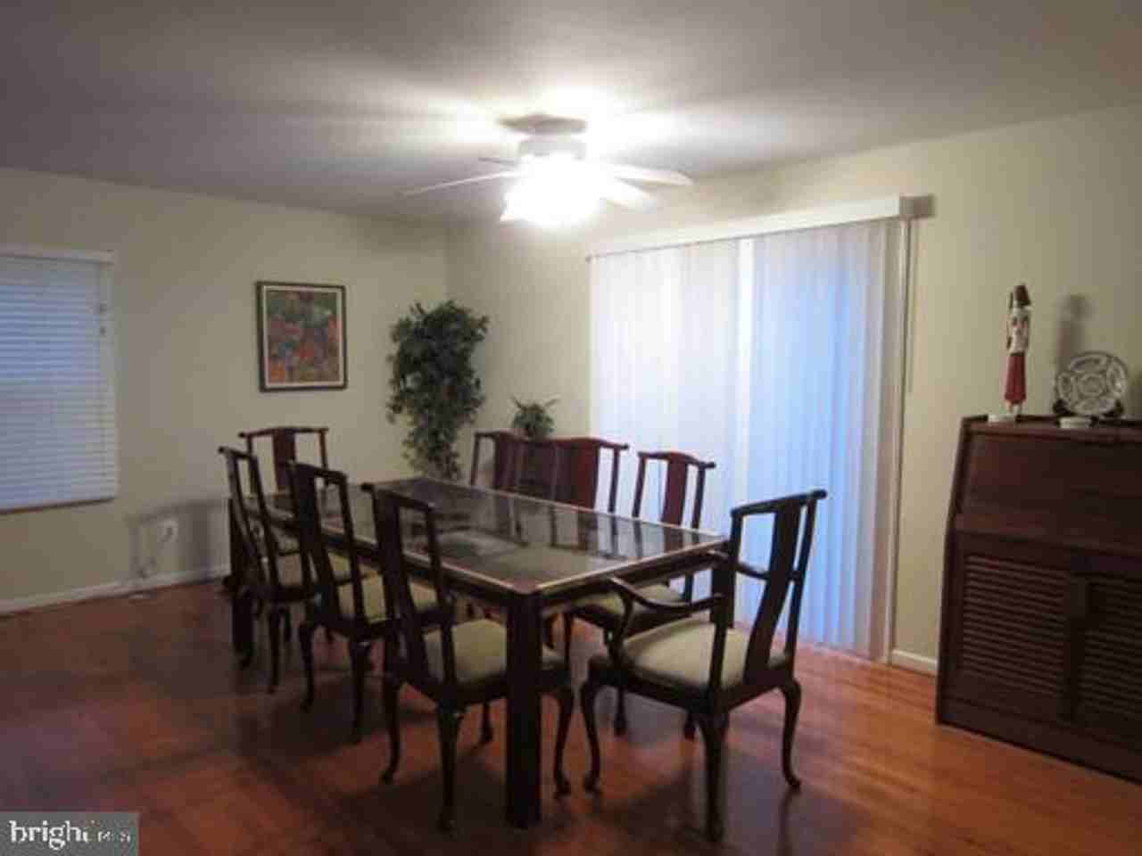 2131 Pimmit Dr - Photo 3 of 18
