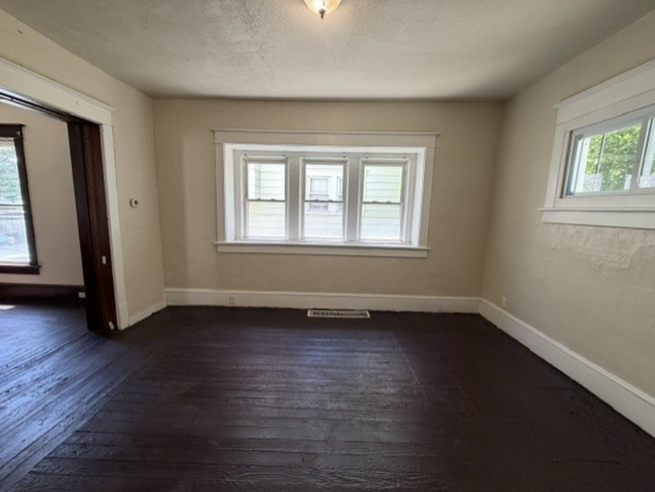 768 Beardsley St - Photo 4 of 18