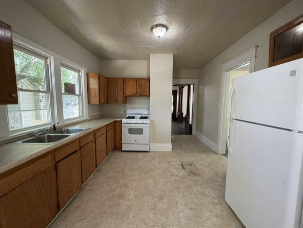 768 Beardsley St - Photo 6 of 18