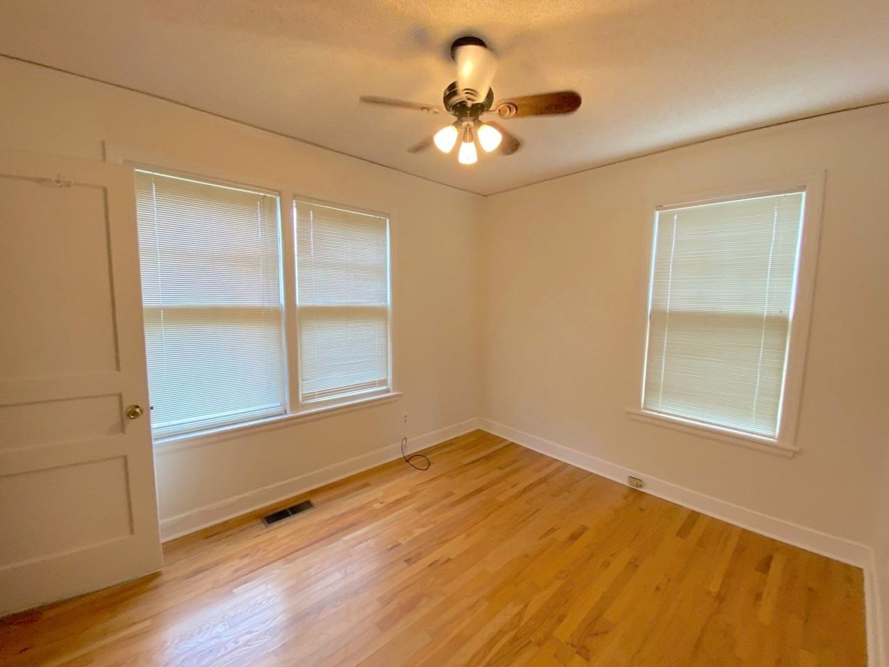 3640 Shirlwood Ave - Photo 3 of 10