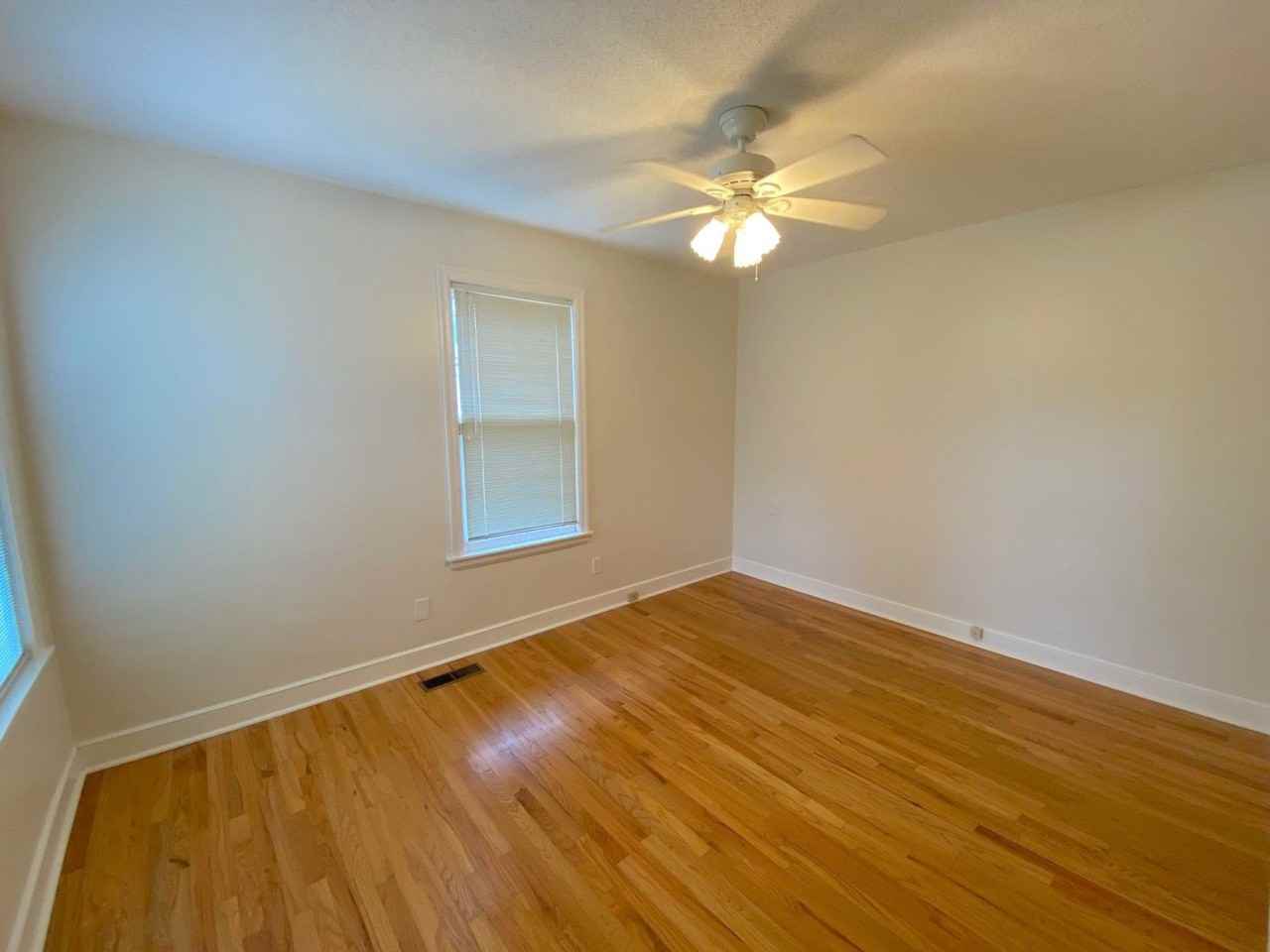 3640 Shirlwood Ave - Photo 5 of 10