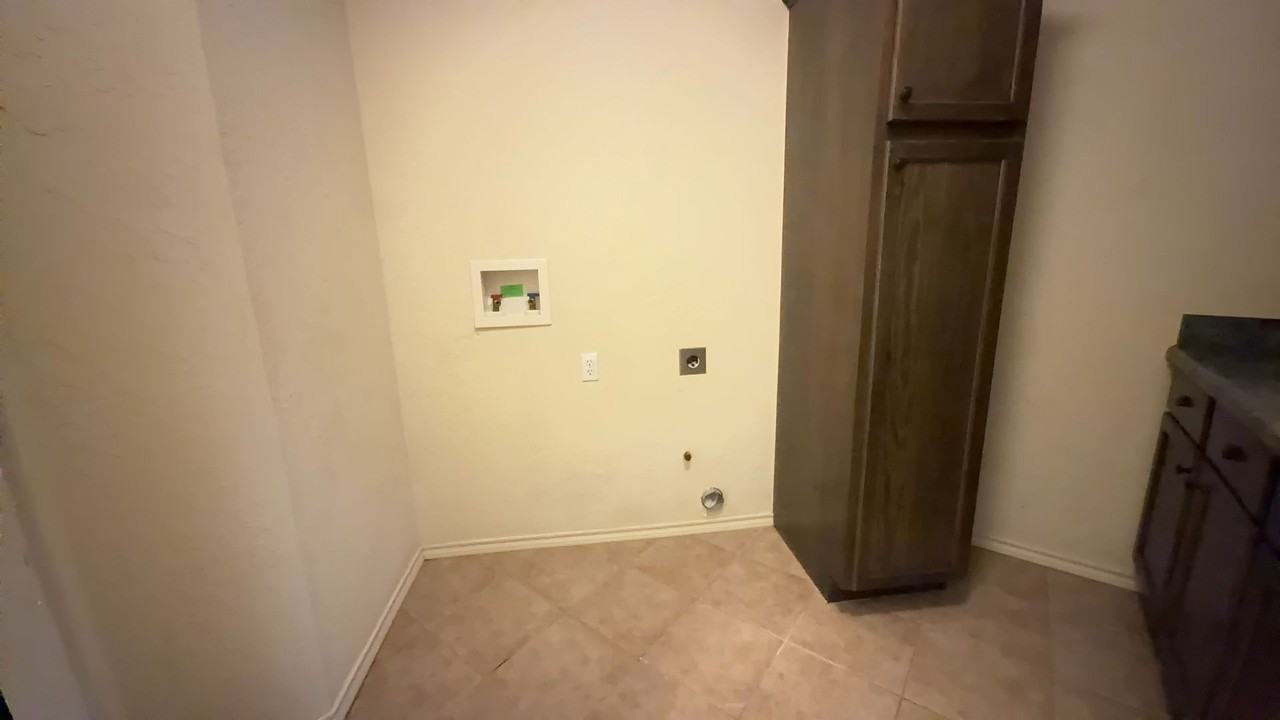 10100 Shadowview Dr - Photo 7 of 34