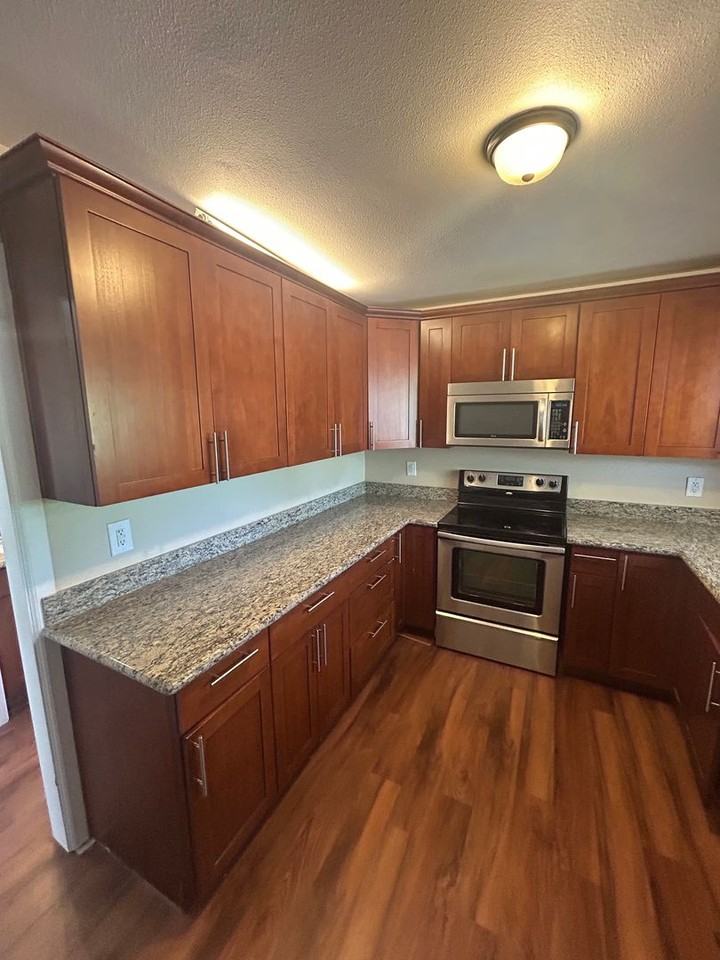 7212 S 127th St - Photo 3 of 23
