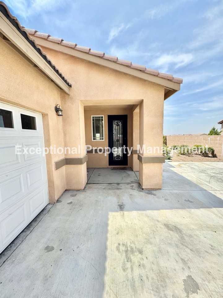16265 Plum St - Photo 2 of 14