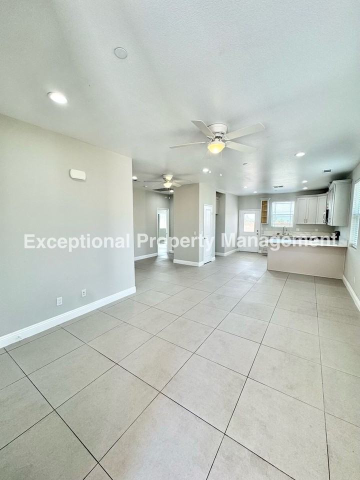16265 Plum St - Photo 3 of 14