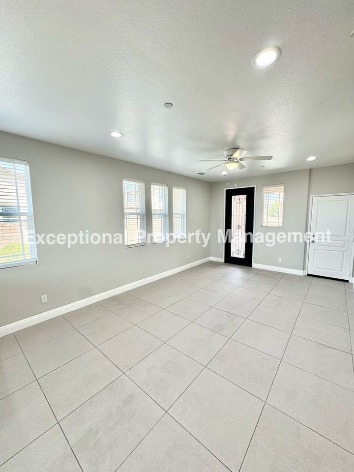16265 Plum St - Photo 4 of 14