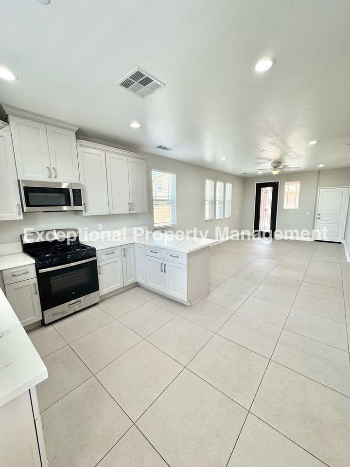 16265 Plum St - Photo 6 of 14