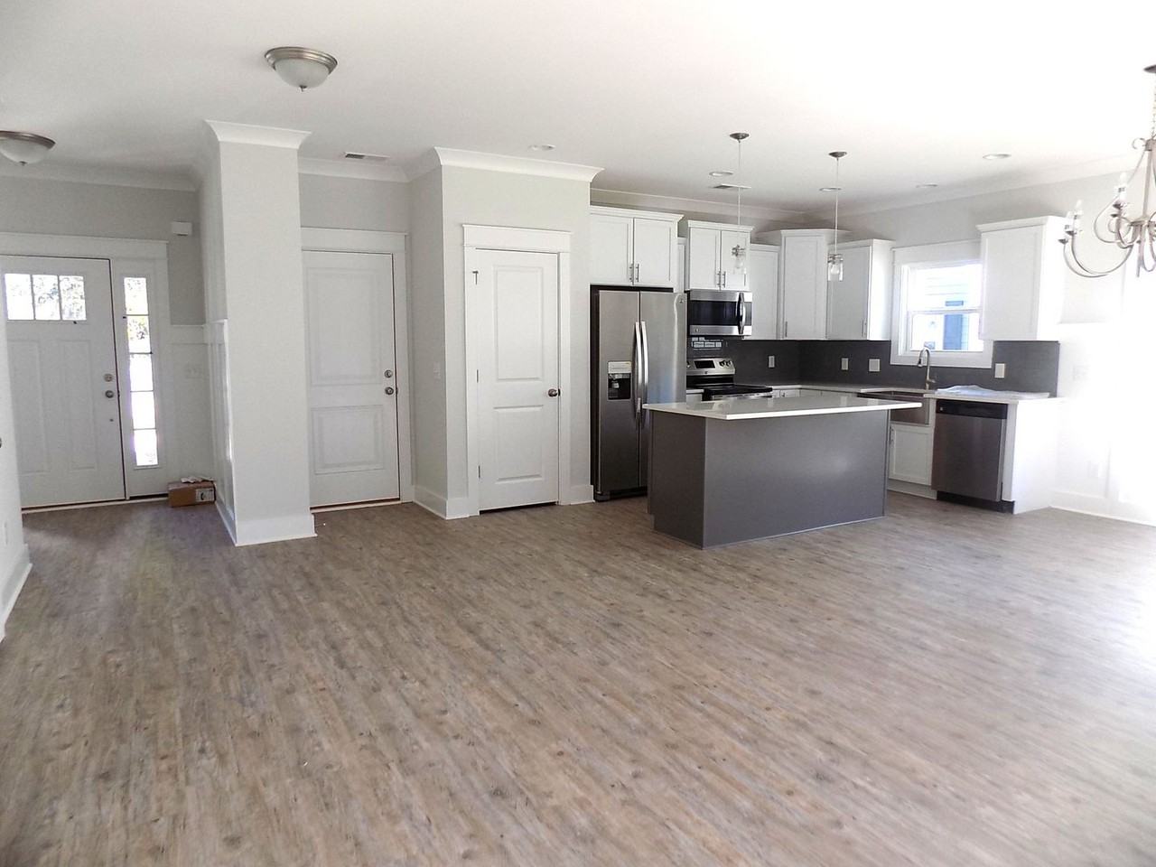16 Circlewood Dr - Photo 4 of 18