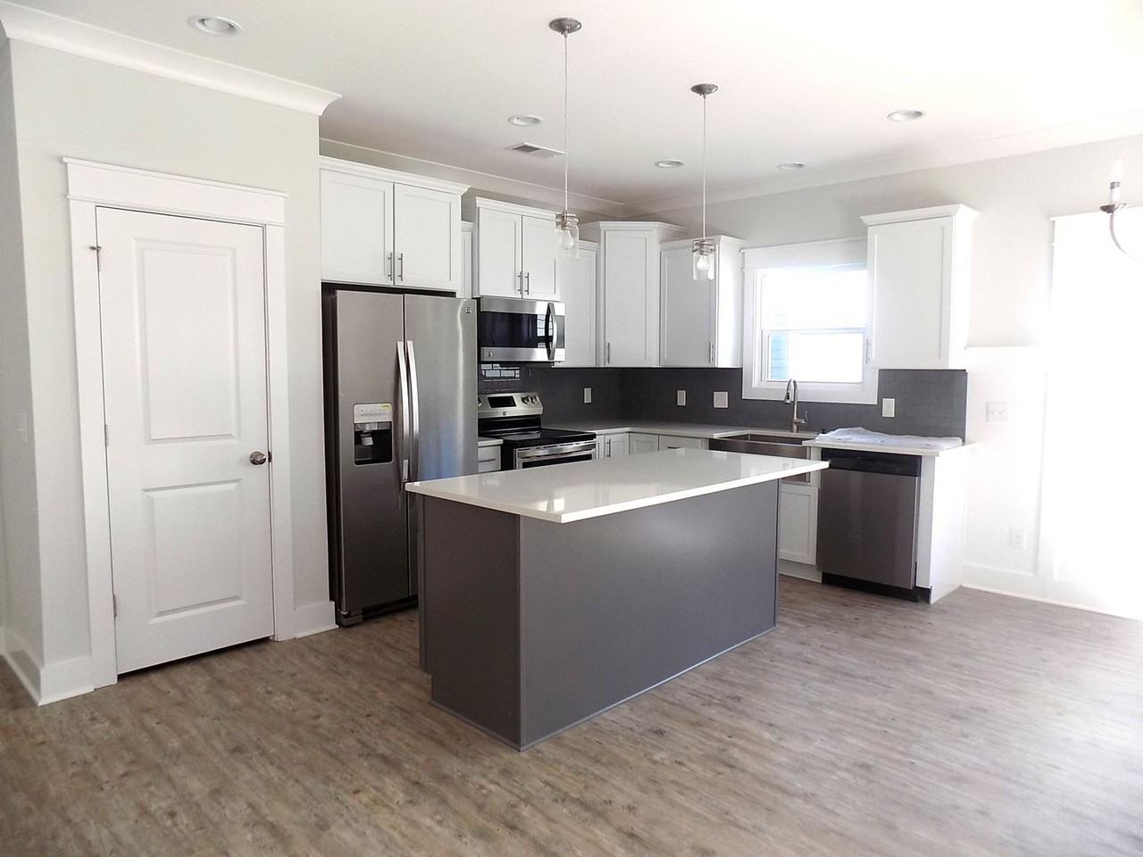 16 Circlewood Dr - Photo 5 of 18
