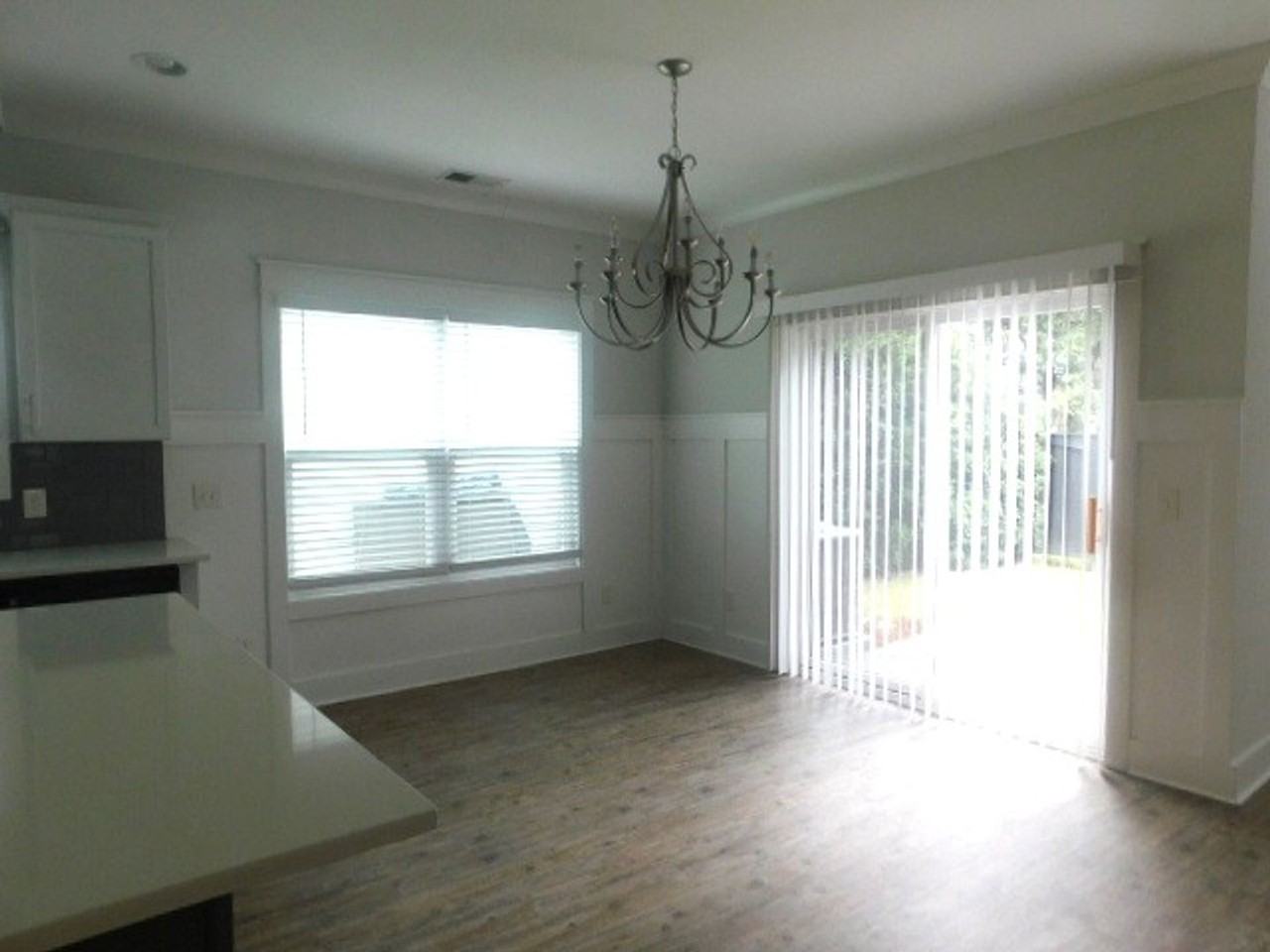 16 Circlewood Dr - Photo 7 of 18