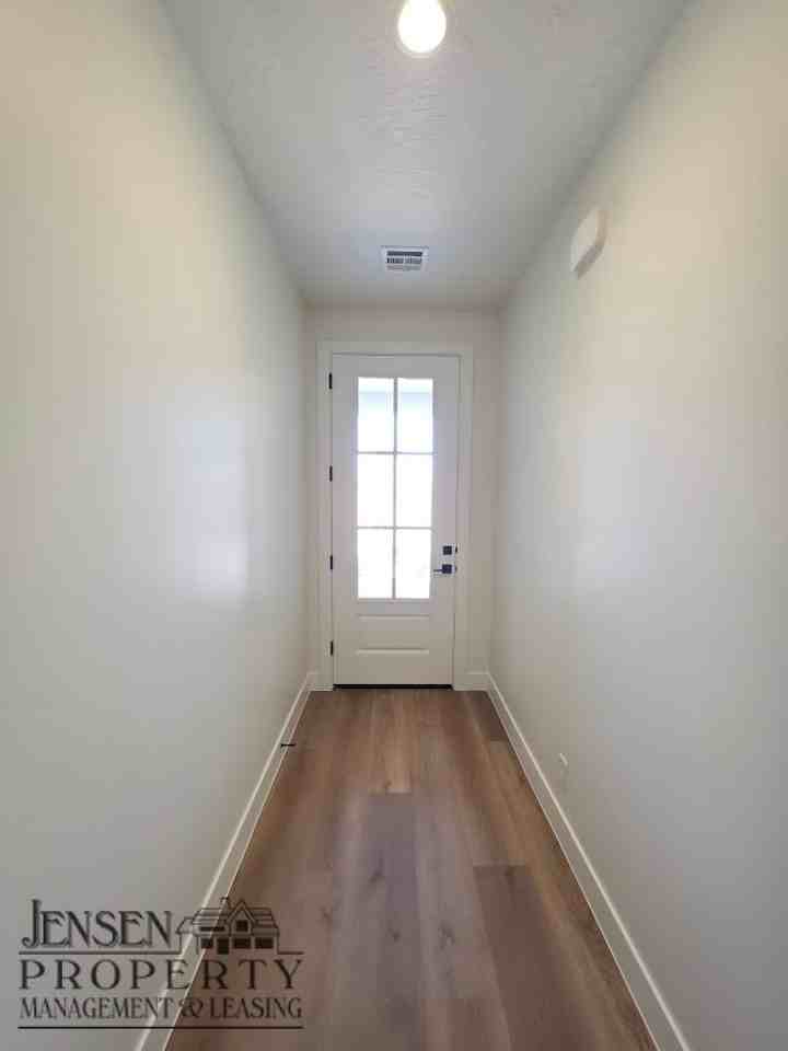 6119 S Cygnus Dr - Photo 2 of 32